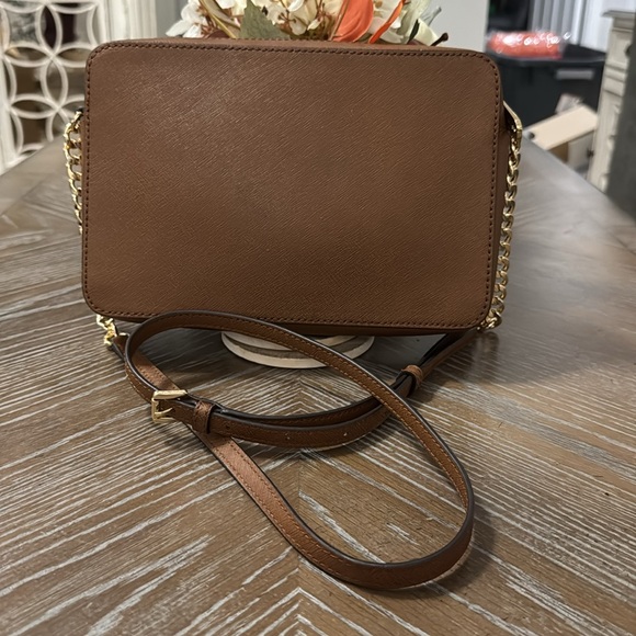 Michael Kors Chestnut Crossbody with Gold Chain - Picture 2 of 10